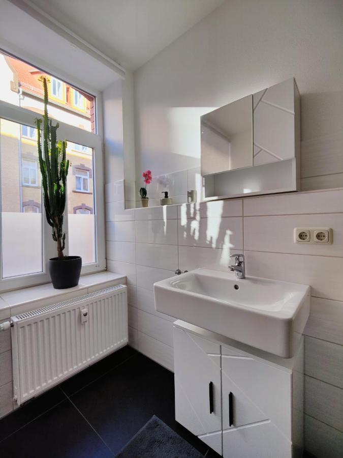 Neu Sanierte Wohnung Mit Balkon Und Stellplatz แอร์ฟวร์ท ภายนอก รูปภาพ