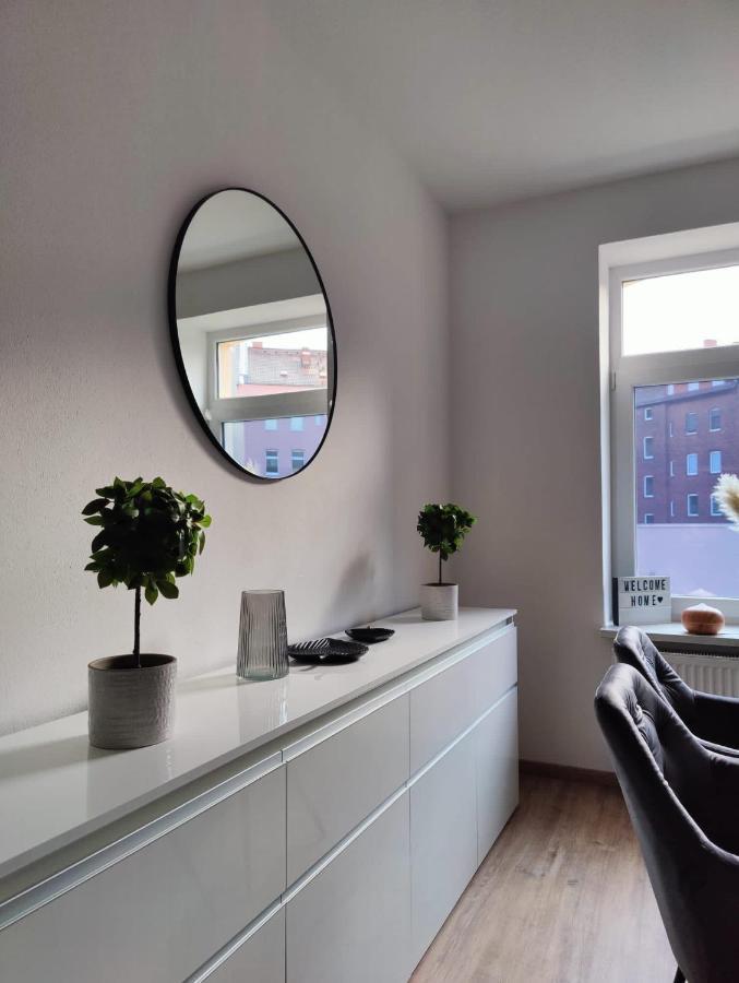 Neu Sanierte Wohnung Mit Balkon Und Stellplatz แอร์ฟวร์ท ภายนอก รูปภาพ